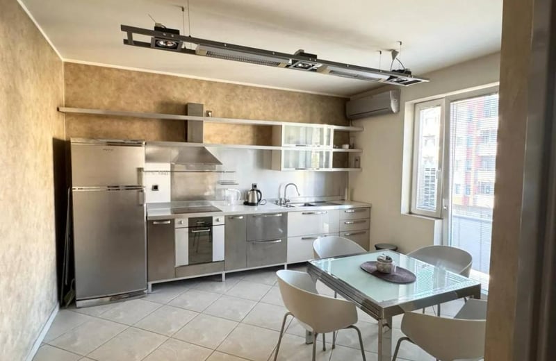 Alquiler de un acogedor piso de 2 habitaciones, 56 m², en el centro de Belgrado, Serbia